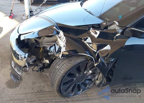 2022 Tesla Model Y Performance Dual Motor All-Wheel Drive z USA, uszkodzony, nr VIN 7SAYGDEF2NF518111